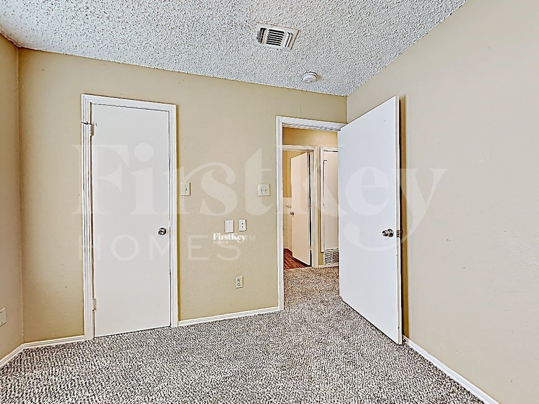 Building Photo - 4428 Sahara Pl