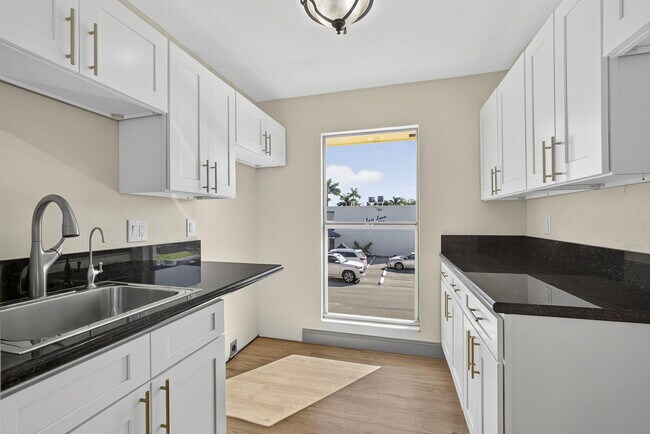 Building Photo - 727 Hummingbird Way