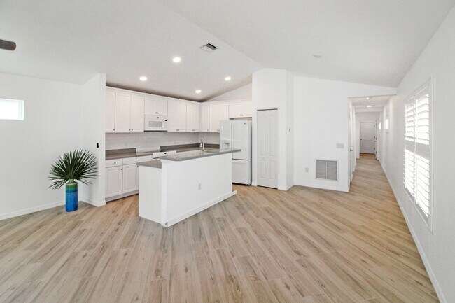 Building Photo - Grand Palm Annual Home for Rent