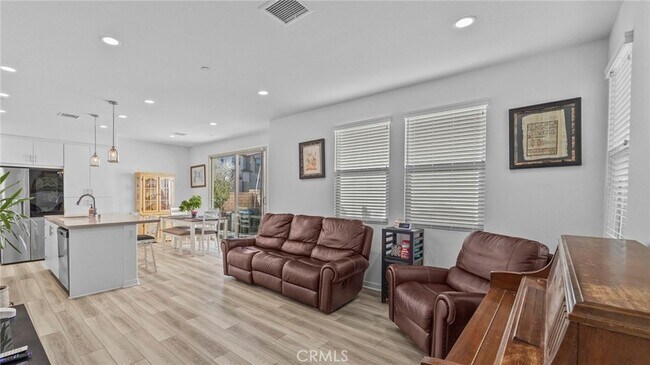 Building Photo - 16282 Meadowhouse Ave