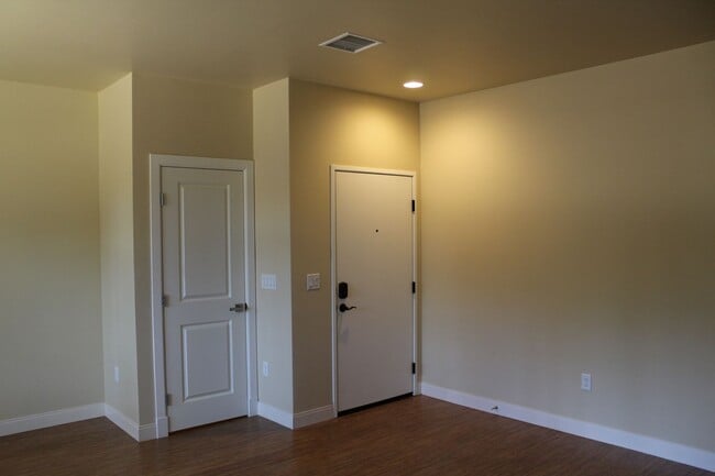 Building Photo - Bison Cove Unit A5