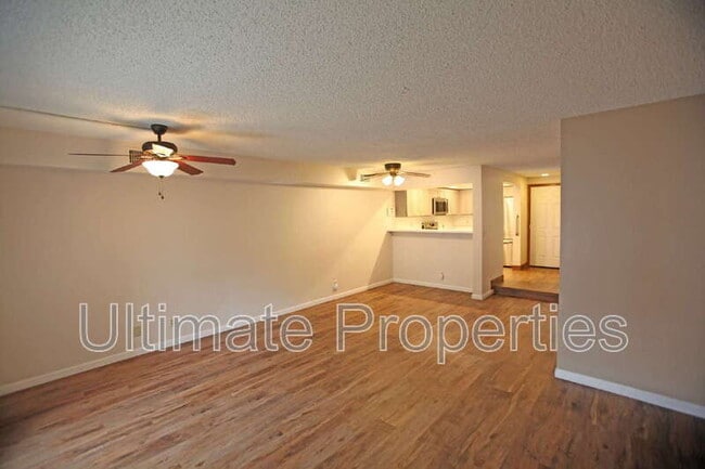 Building Photo - 2201 W Union Hills Dr