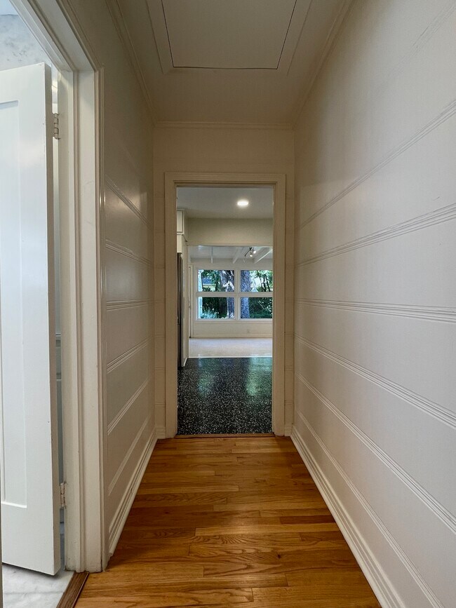 Building Photo - 3624 S Hills Ave