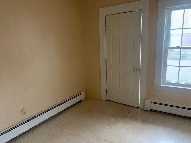 Building Photo - 22 Spring