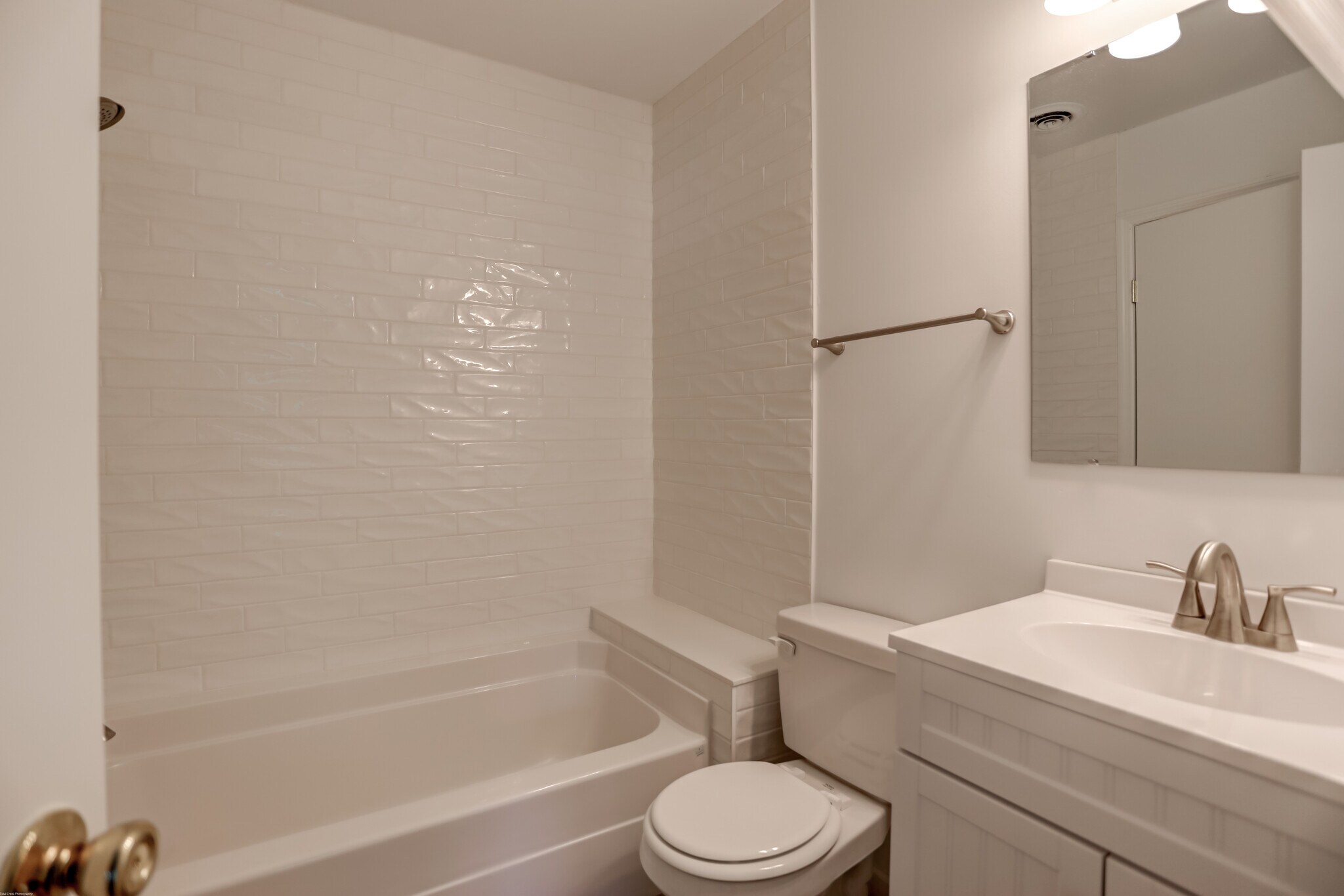 Building Photo - 1618 Poinsettia Rd