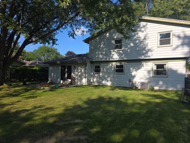 Building Photo - Mt Pleasant 4 bedroom