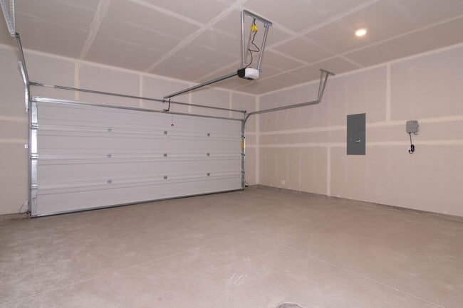 Building Photo - *Coming Soon - July* Newer 4 Bed 2 Bath DR Horton Home in Indian Trail