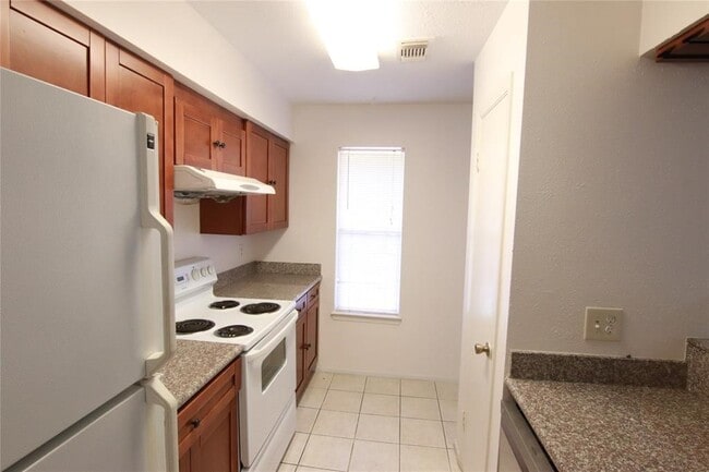 Building Photo - 10555 Turtlewood Ct