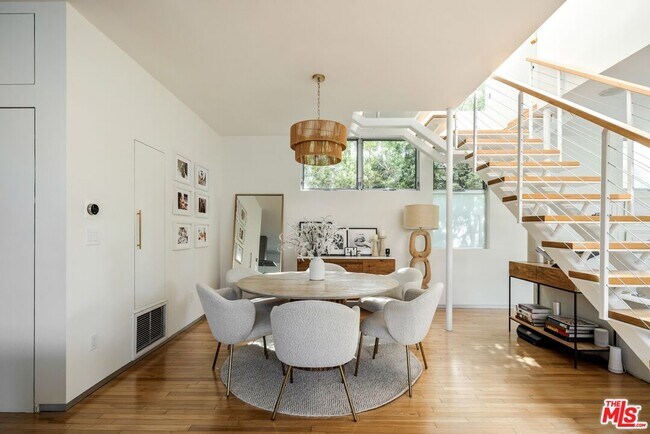 Building Photo - 844 California Ave