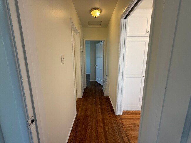 Building Photo - Now Leasing a 2-Bedroom Home in a Prime East Long Beach Location!