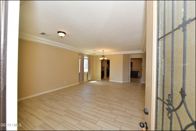 Building Photo - 14717 Tierra Escape Ave