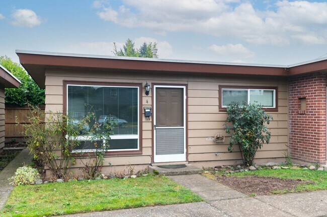 Building Photo - Newly Remodeled Single Level Apartment in ...