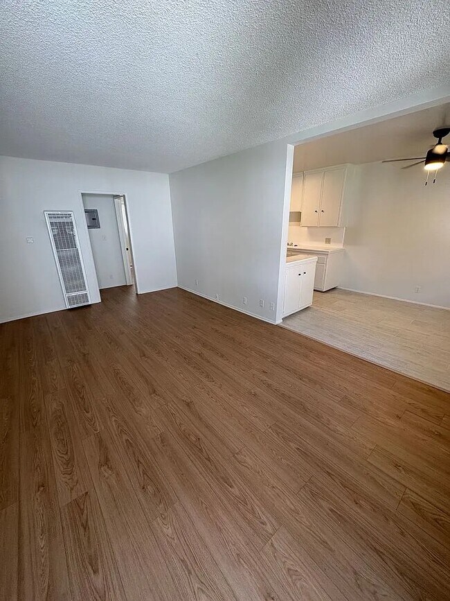 Building Photo - 438 Thomas St