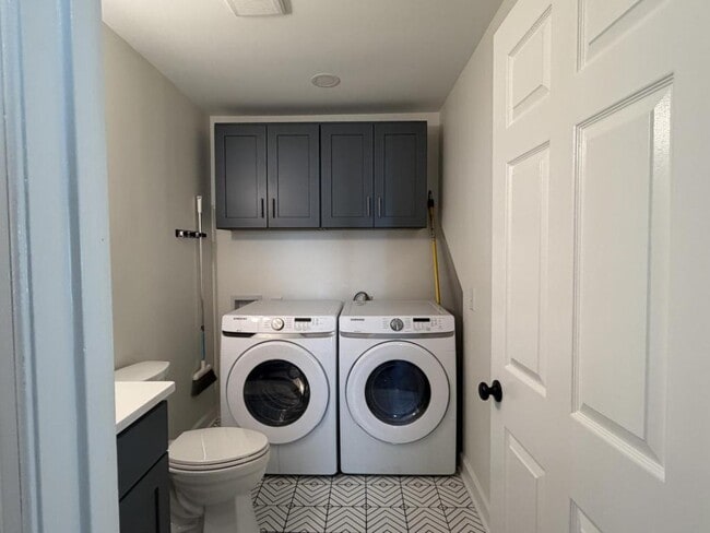 Building Photo - 305 Wimbledon Ct