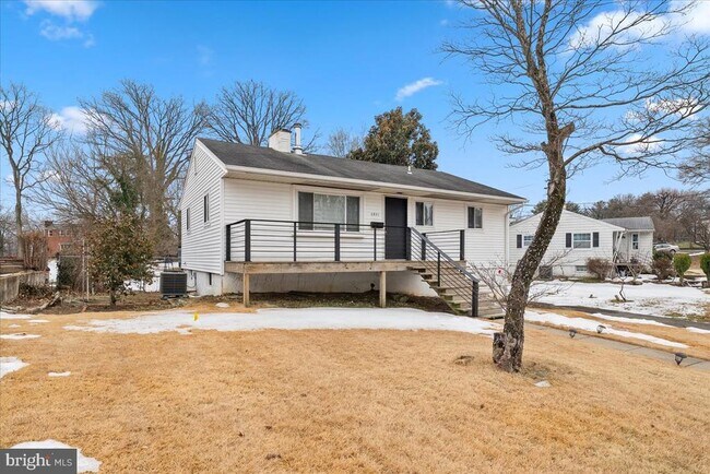 Building Photo - 6451 Maplewood Dr