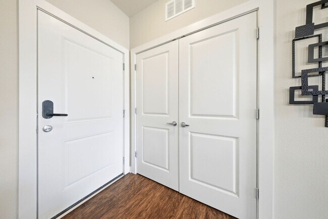 Building Photo - 1702 W Cleveland St