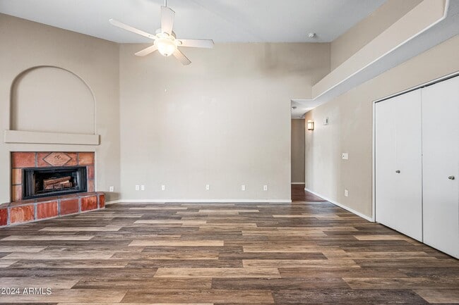 Building Photo - 473 W Smoke Tree Rd