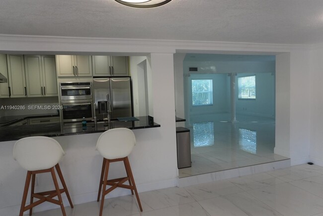 Building Photo - 7601 NW 82nd Terrace