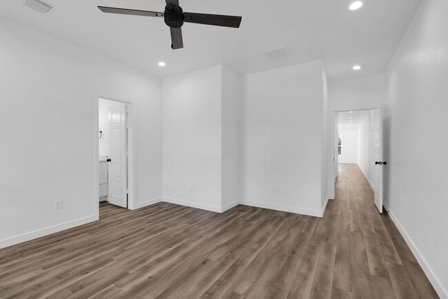 Building Photo - 104 Runnels St