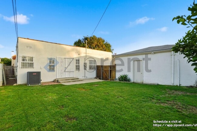 Building Photo - 1421 Stearns Dr