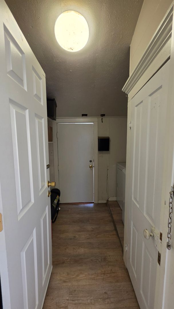 Building Photo - 145 N Kealy Ave