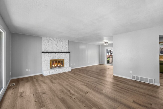 Building Photo - 111 S Ridgewood Dr