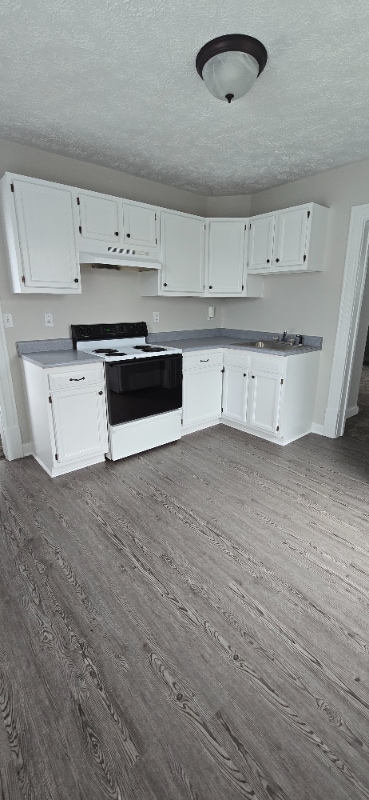 Building Photo - 1104 W 8th St