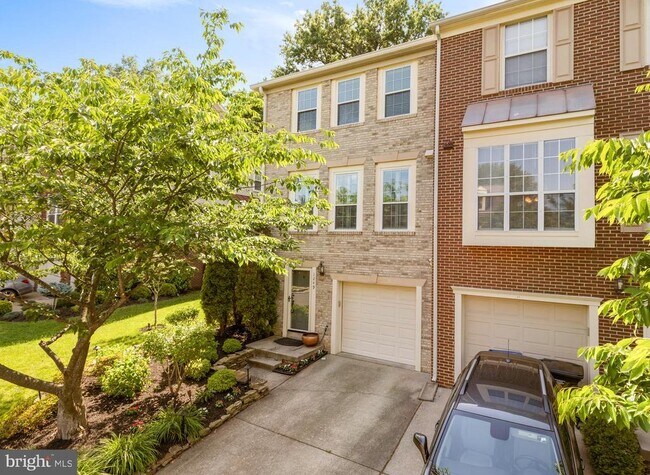 Building Photo - 1249 Quaker Hill Dr