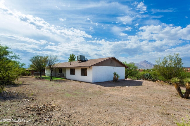 Building Photo - 1081 Paseo Freno
