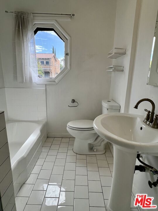 Building Photo - 1345 Masselin Ave