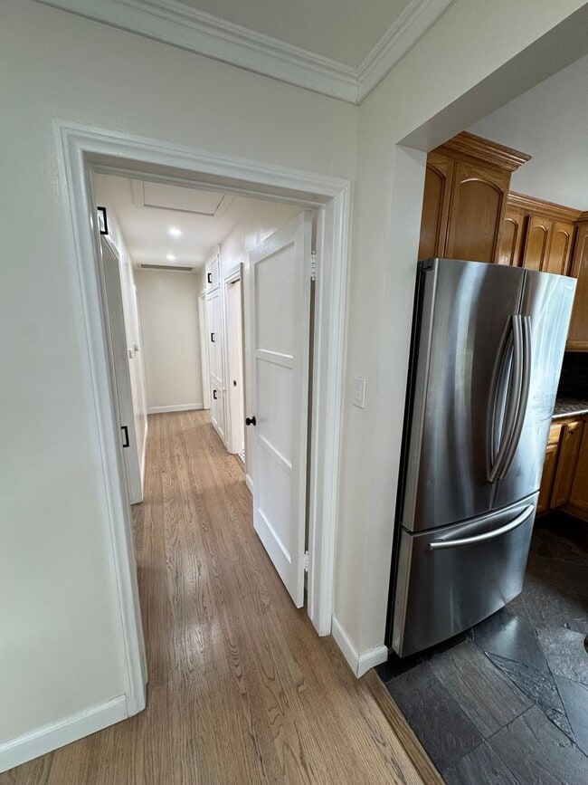 Building Photo - Beautiful 3 bedroom 2 bath Pool Home...  this one is a SHOW STOPPER