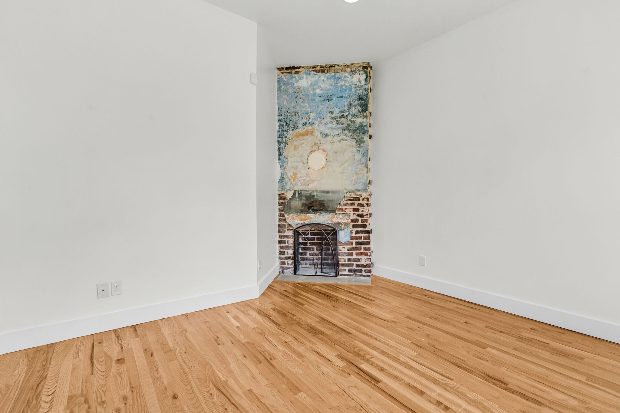 Building Photo - 40 Poinsett St