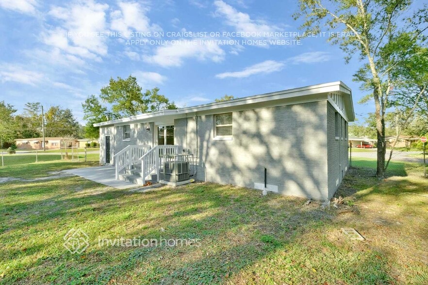Building Photo - 5020 Chivalry Dr