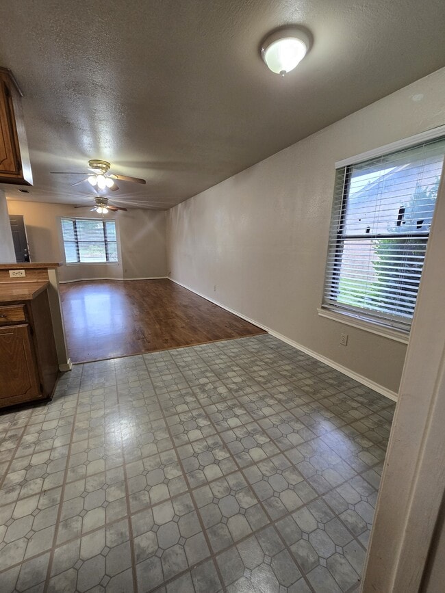 Building Photo - 16044 Pawnee Dr