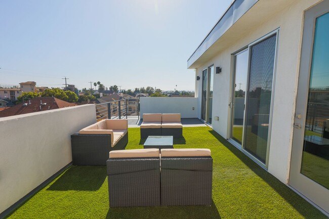 Building Photo - Gemini Townhomes