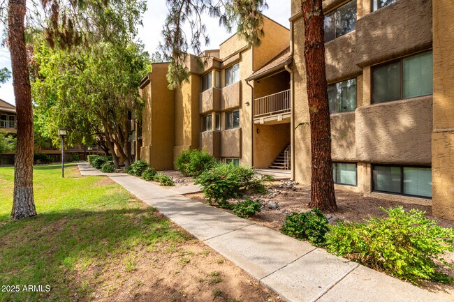 Building Photo - 18811 N 19th Ave