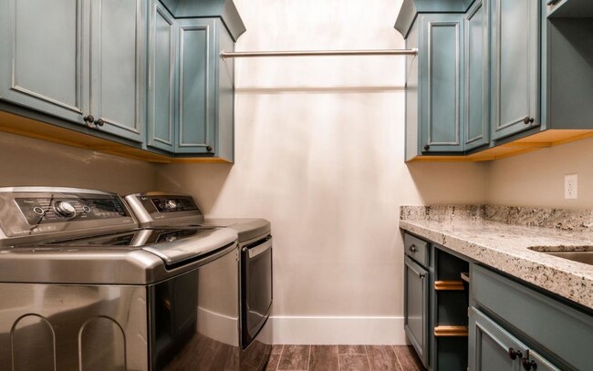 Building Photo - Luxurious Herriman 6 Bed with Indoor Court, Theater & Stunning Views!!!