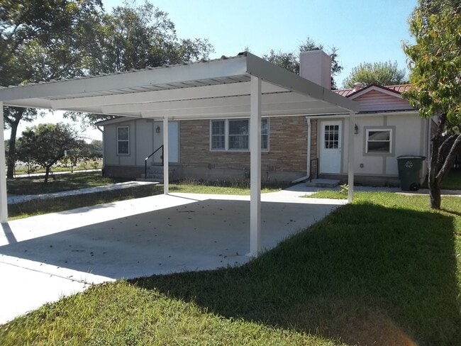 Building Photo - 3 BEDROOM, CLOSE TO SCOTT & WHITE