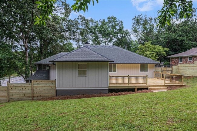 Building Photo - 1996 Briarwood Dr