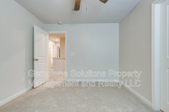 Building Photo - 2057 Westchester Dr
