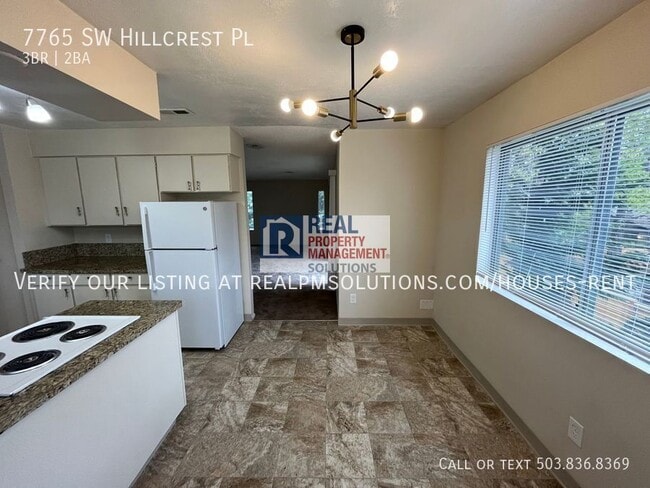 Building Photo - 7765 SW Hillcrest Pl