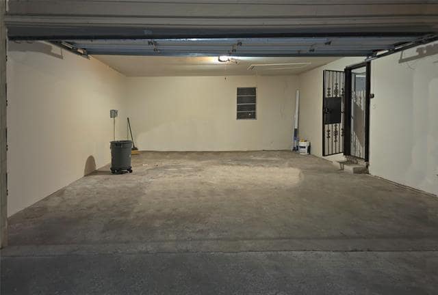 Building Photo - 648 Penguin Dr