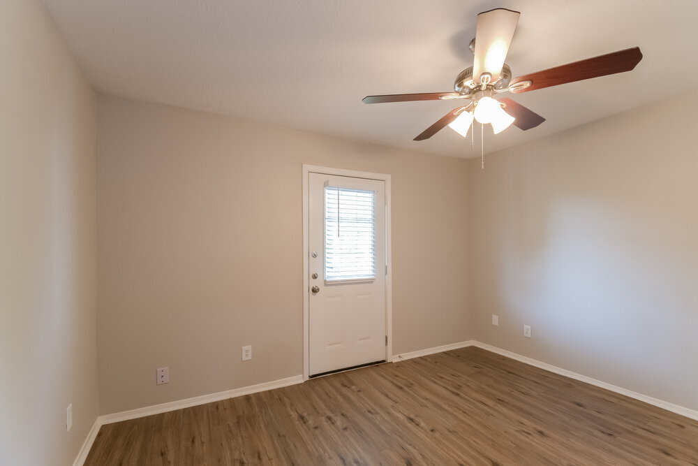 Building Photo - 701 Tanglewood Dr