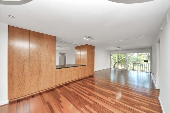 Building Photo - 5050 Ambassador Way