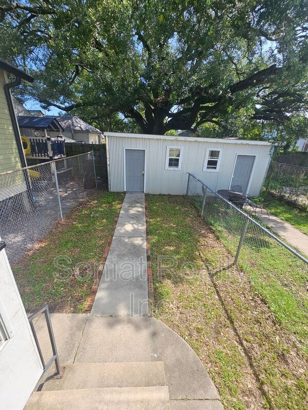 Building Photo - 8623 Jeannette St