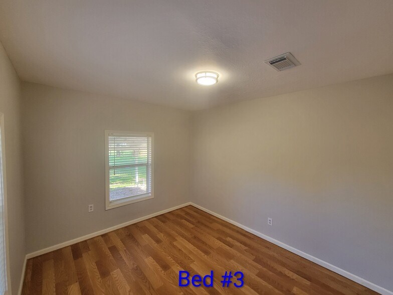 Building Photo - 707 Johnson Ln