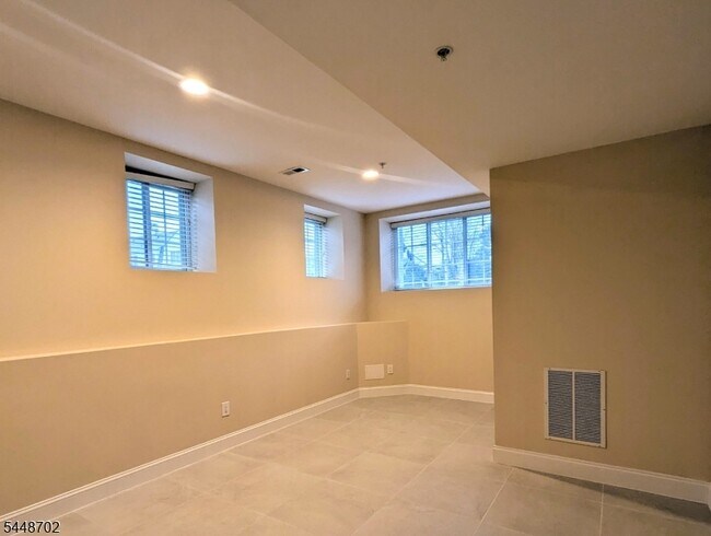 Building Photo - 5 A Foley Pl