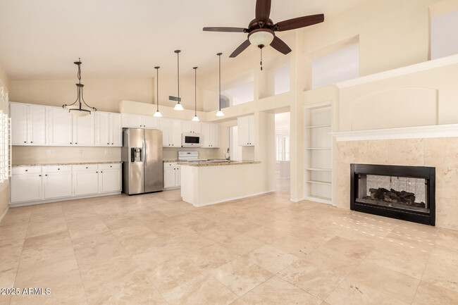 Building Photo - 5543 E Blanche Dr