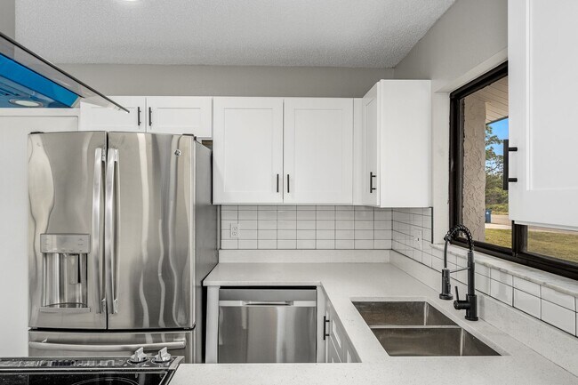 Building Photo - Charming Palm Bay Retreat - Perfect for Relaxation and Entertainment!