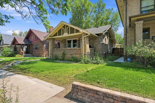 Building Photo - $3,195.95-  3 Bed, 2 Bath Home in Denver with Private Outdoor Area!